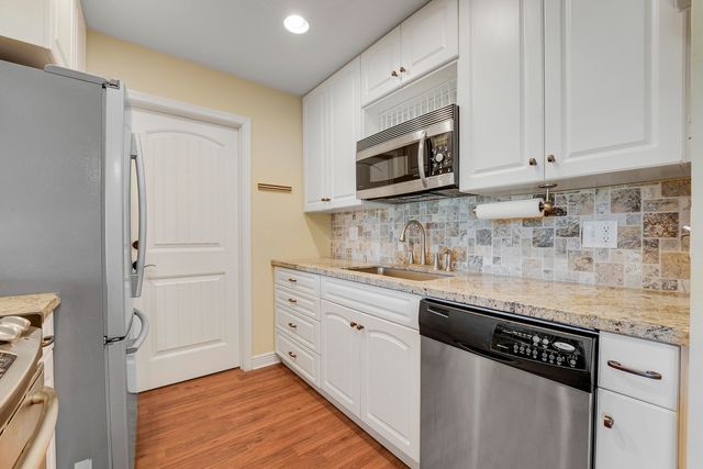 614 SW Golf Drive, Boynton Beach, FL 33426
