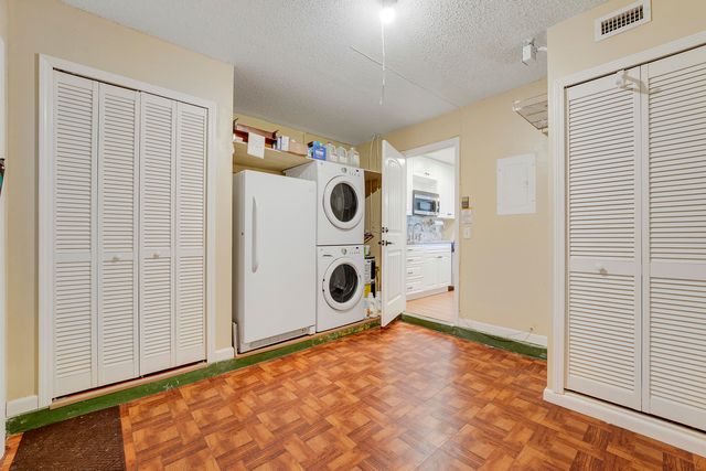 614 SW Golf Drive, Boynton Beach, FL 33426