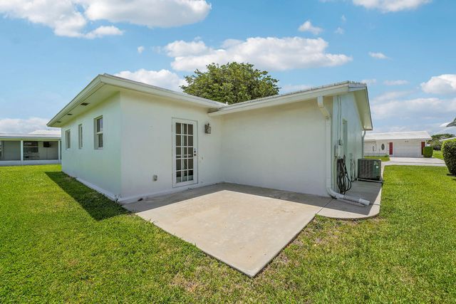 614 SW Golf Drive, Boynton Beach, FL 33426