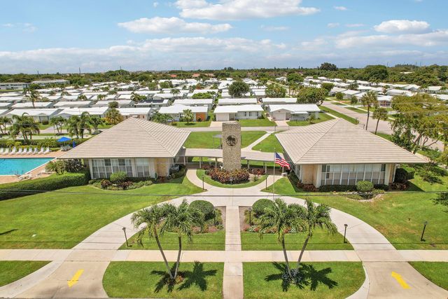 614 SW Golf Drive, Boynton Beach, FL 33426