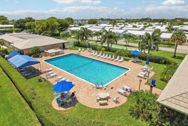 614 SW Golf Drive, Boynton Beach, FL 33426