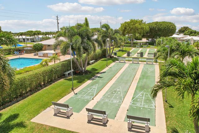 614 SW Golf Drive, Boynton Beach, FL 33426
