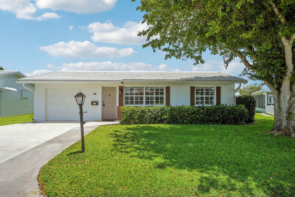 614 SW Golf Drive, Boynton Beach, FL 33426