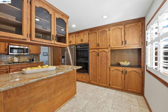 1738 Via Buena Vis, San Lorenzo, CA 94580