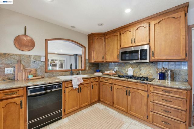 1738 Via Buena Vis, San Lorenzo, CA 94580
