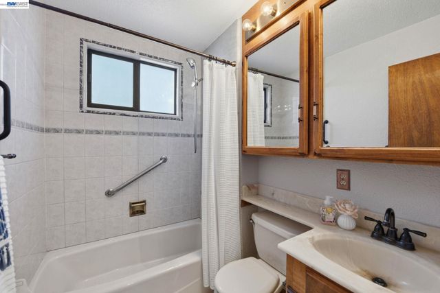 1738 Via Buena Vis, San Lorenzo, CA 94580