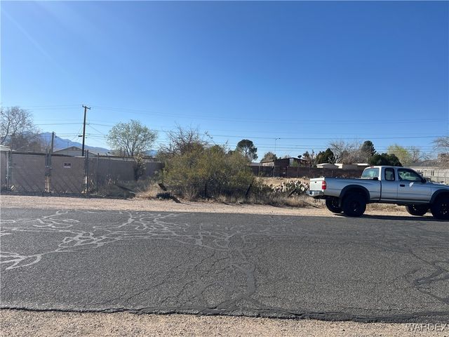 2735 E Suffock Avenue, Kingman, AZ 86409