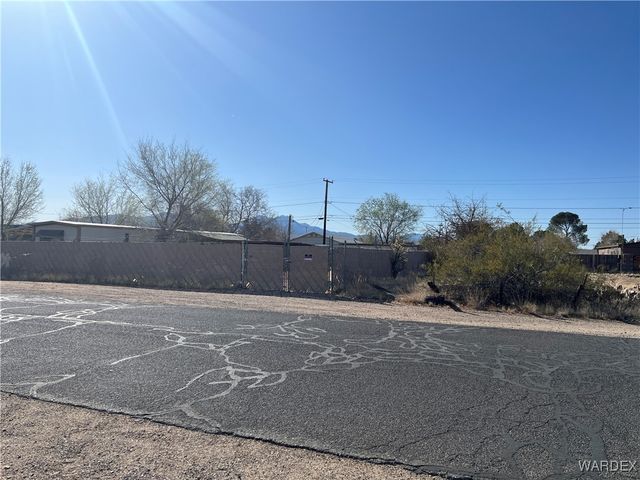 2735 E Suffock Avenue, Kingman, AZ 86409