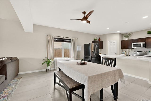 4815 Badland Beacon, Converse, TX 78109