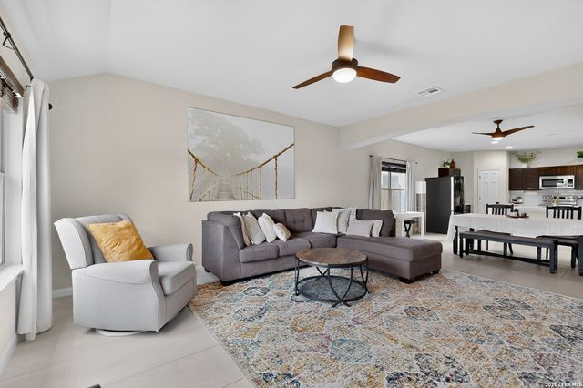 4815 Badland Beacon, Converse, TX 78109