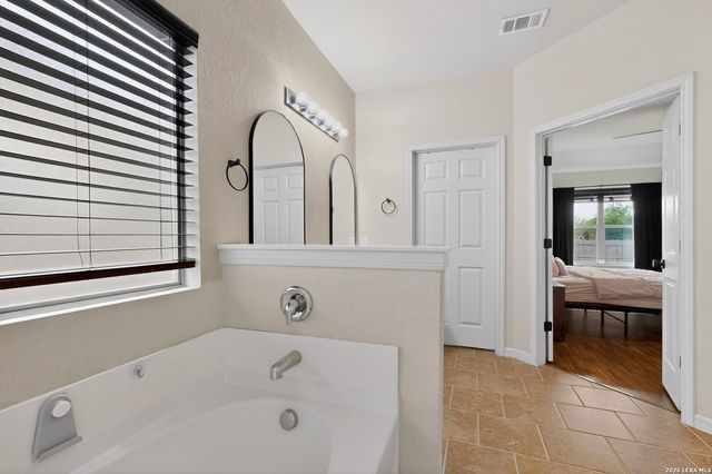 4815 Badland Beacon, Converse, TX 78109