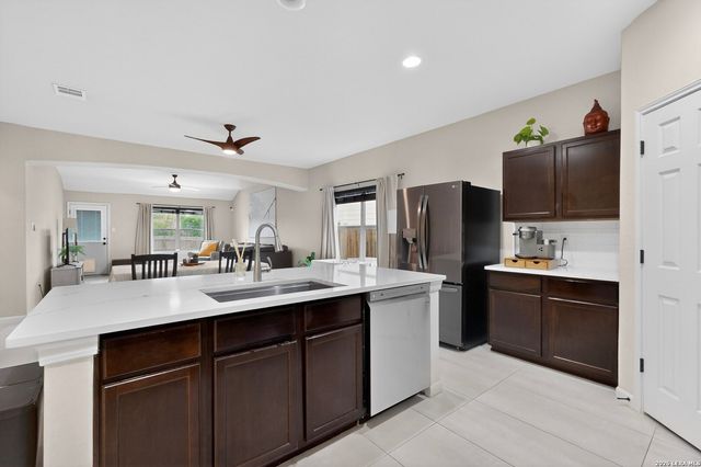 4815 Badland Beacon, Converse, TX 78109