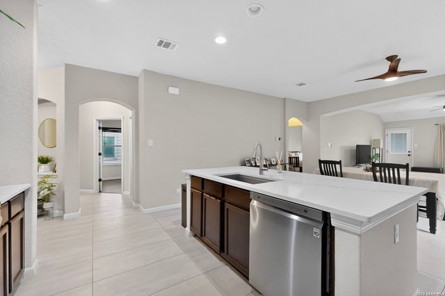 4815 Badland Beacon, Converse, TX 78109