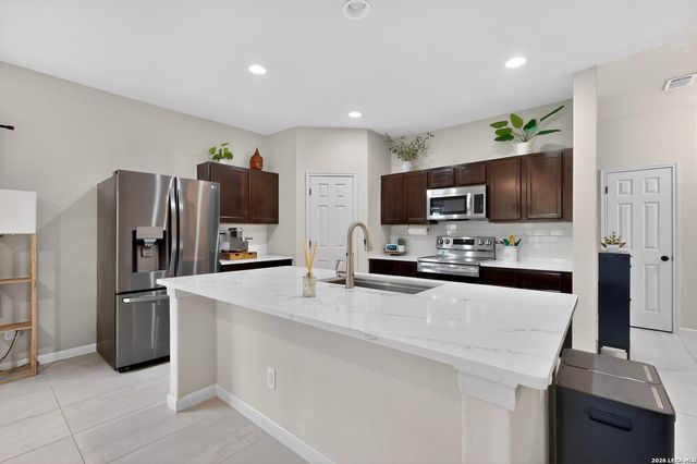 4815 Badland Beacon, Converse, TX 78109