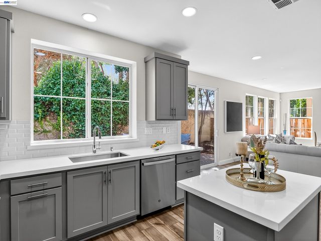 34907 Limestone Ct, Union City, CA 94587