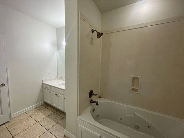 2814 W Valley West Court, Rogers, AR 72756