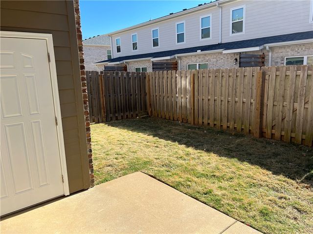 2814 W Valley West Court, Rogers, AR 72756