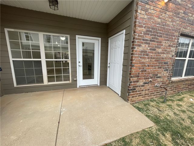 2814 W Valley West Court, Rogers, AR 72756