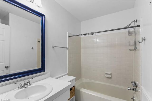 3997 Valley Court B, Winston-salem, NC 27106