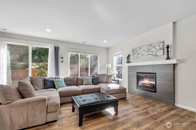 19119 106th Avenue Ct E, Puyallup, WA 98374