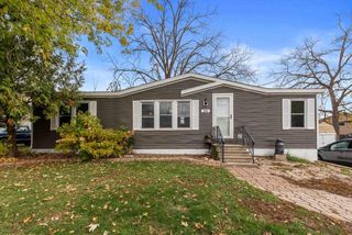 204 Rosedale Avenue, Fox Lake, WI 53933