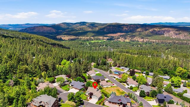 1824 W Blueberry Ln, Spokane, WA 99218