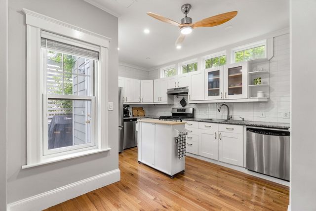 14 Curry Cir, Swampscott, MA 01907
