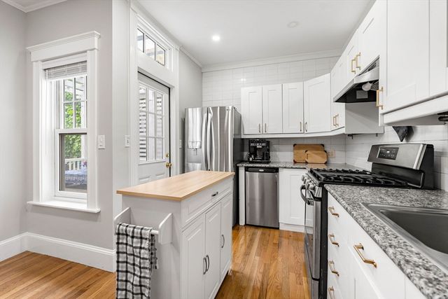 14 Curry Cir, Swampscott, MA 01907