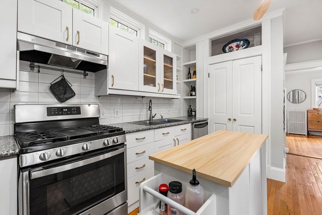 14 Curry Cir, Swampscott, MA 01907