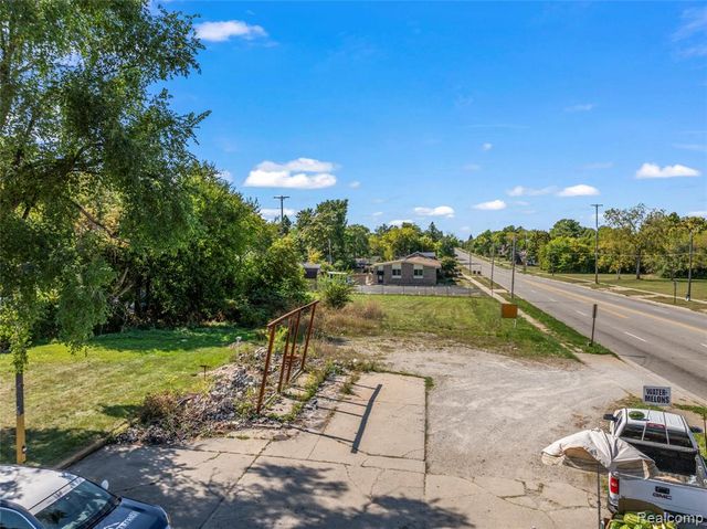 680 E Pierson Road, Flint, MI 48505