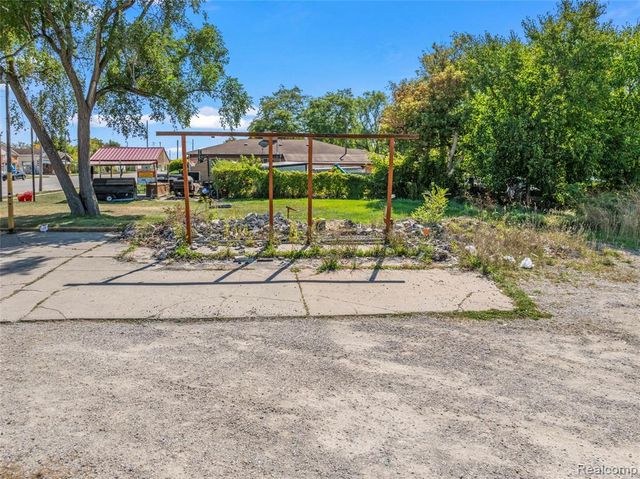 680 E Pierson Road, Flint, MI 48505