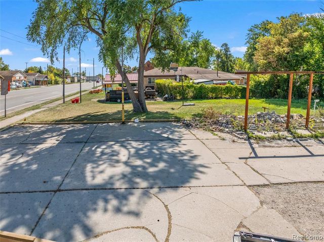 680 E Pierson Road, Flint, MI 48505