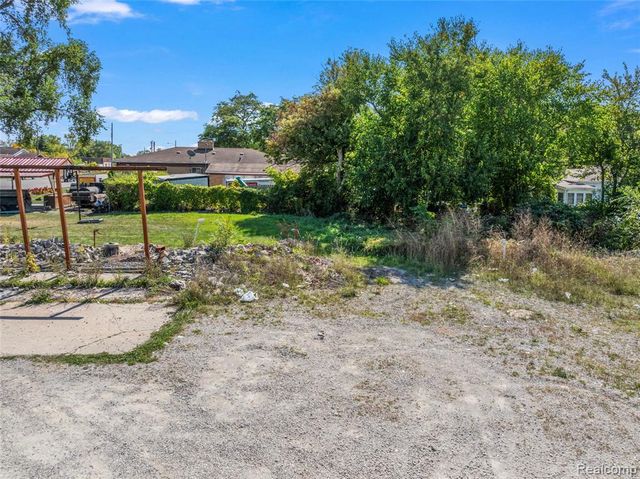 680 E Pierson Road, Flint, MI 48505