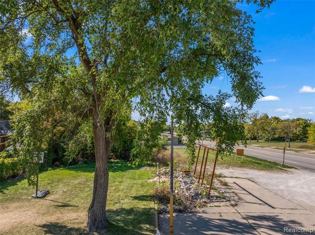 680 E Pierson Road, Flint, MI 48505