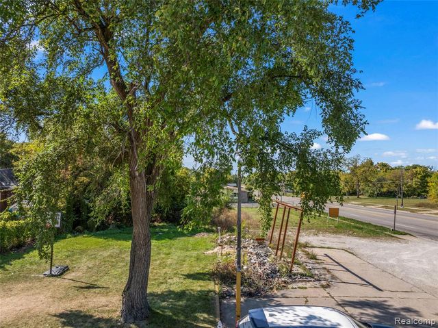 680 E Pierson Road, Flint, MI 48505