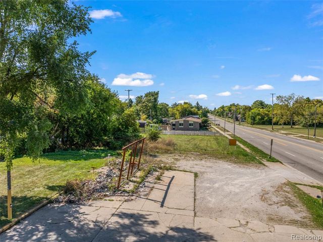 680 E Pierson Road, Flint, MI 48505