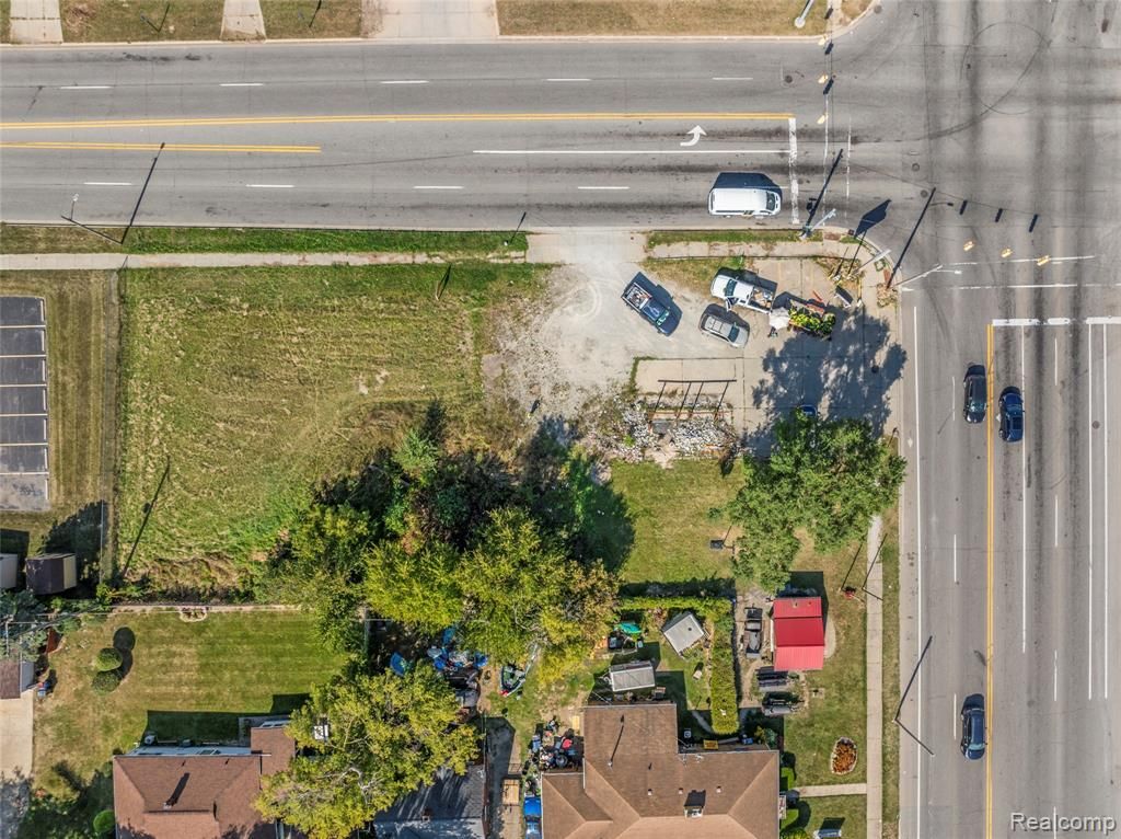 680 E Pierson Road, Flint, MI 48505