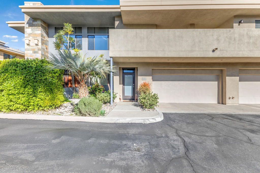 900 E Palm Canyon Drive 201, Palm Springs, CA 92264