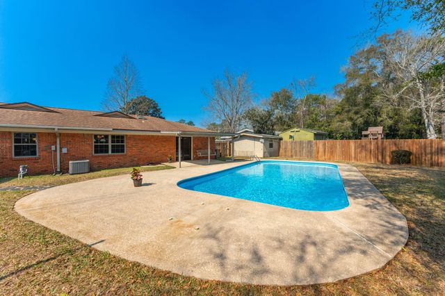 22 Sharilyn Drive, Shalimar, FL 32579