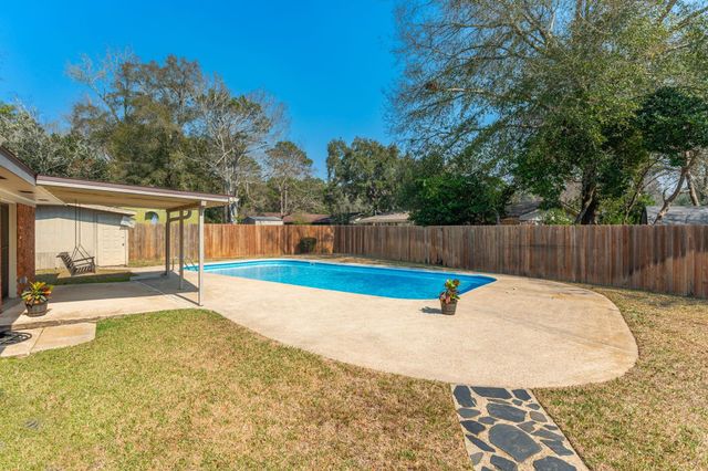 22 Sharilyn Drive, Shalimar, FL 32579