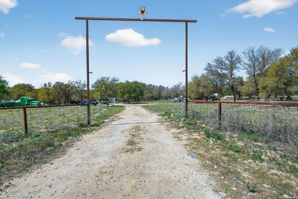 21633 S Jett Rd, San Antonio, TX 78264