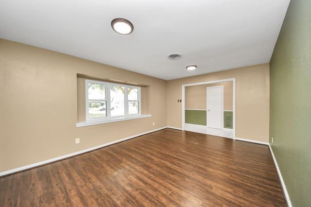 10514 Haddington Drive, Houston, TX 77043