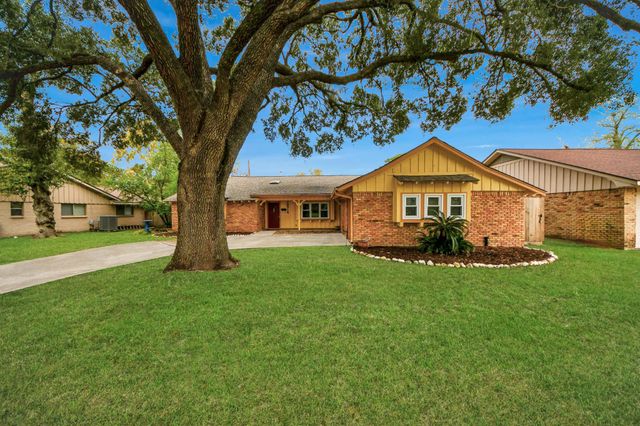 10514 Haddington Drive, Houston, TX 77043