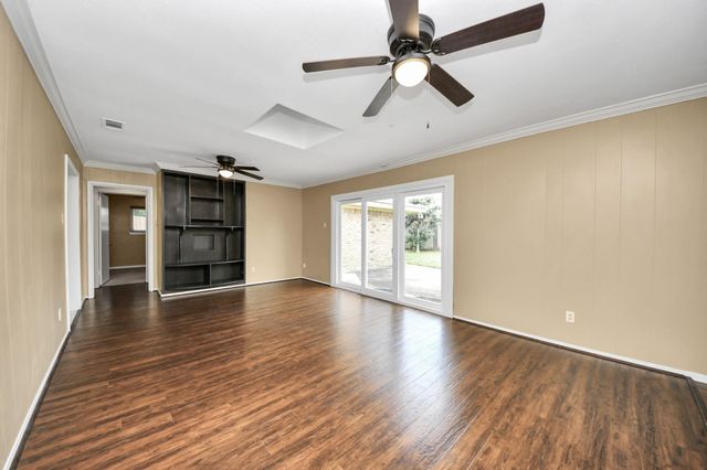 10514 Haddington Drive, Houston, TX 77043