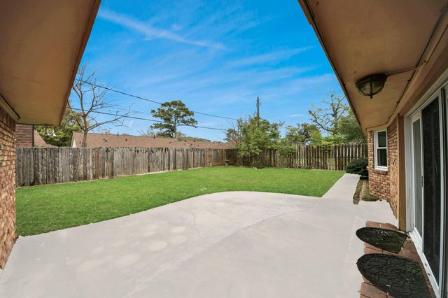 10514 Haddington Drive, Houston, TX 77043