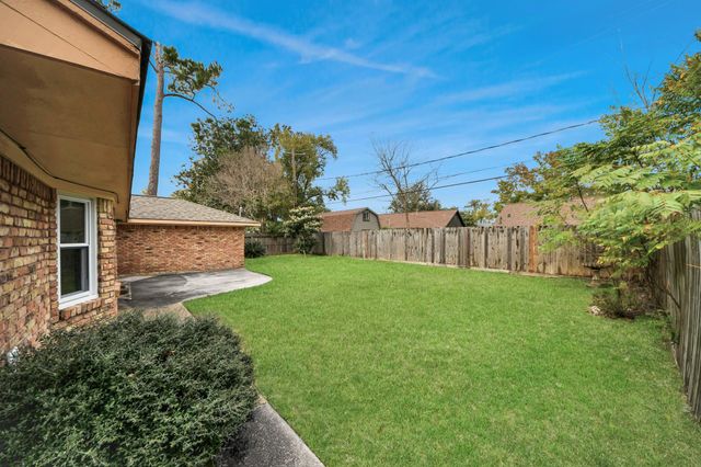 10514 Haddington Drive, Houston, TX 77043