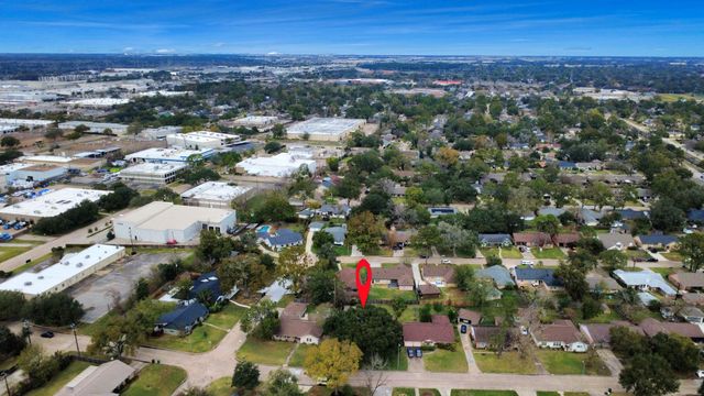 10514 Haddington Drive, Houston, TX 77043