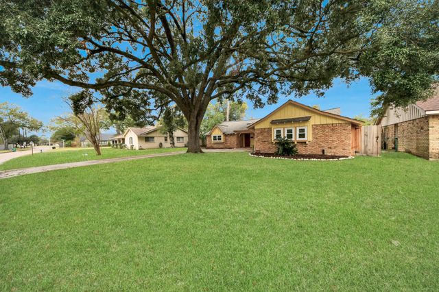 10514 Haddington Drive, Houston, TX 77043