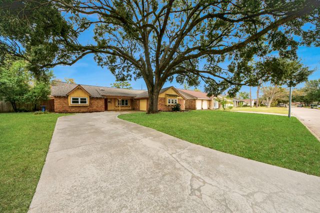 10514 Haddington Drive, Houston, TX 77043