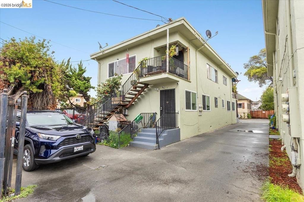 Image 6 of property listing at 1432 1432 45th Avenue, Oakland, CA 94601